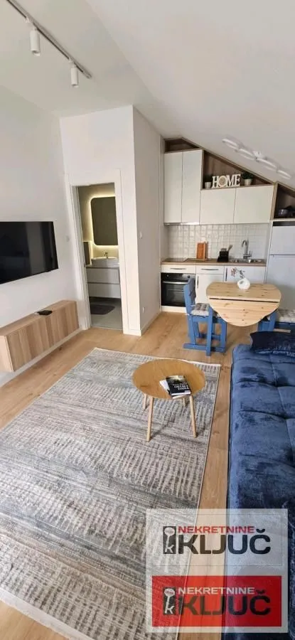 Izdavanje, jednosoban stan, 36m², Centar, Novi Sad