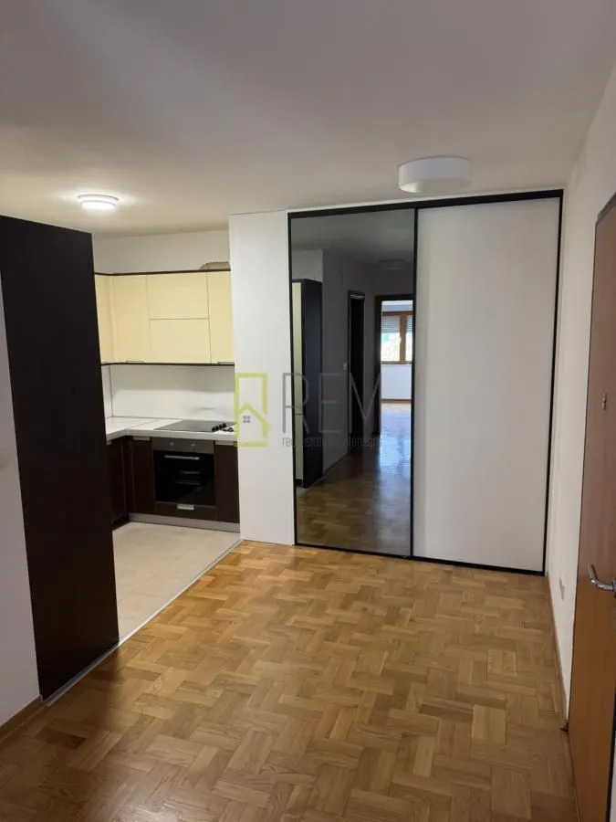 Prodaja, jednosoban stan, 49m², Tološka šuma, Podgorica
