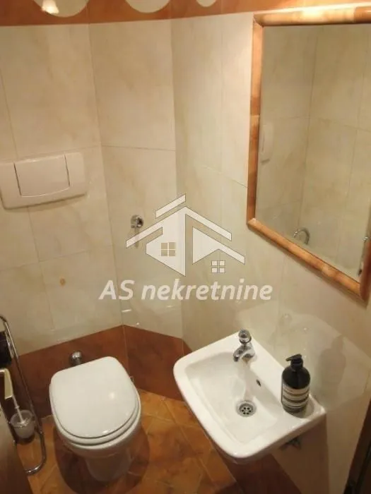 Izdavanje, trosoban stan, 90m², Savski Venac, Beograd