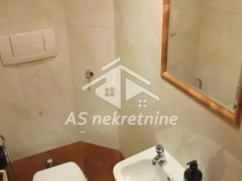 Izdavanje, trosoban stan, 90m², Savski Venac, Beograd - image 13