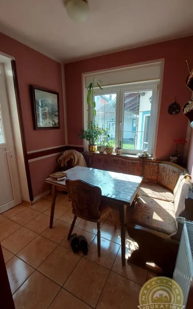 Prodaja, kuća, 340m², Veternik, Novi Sad Sve Podlokacije