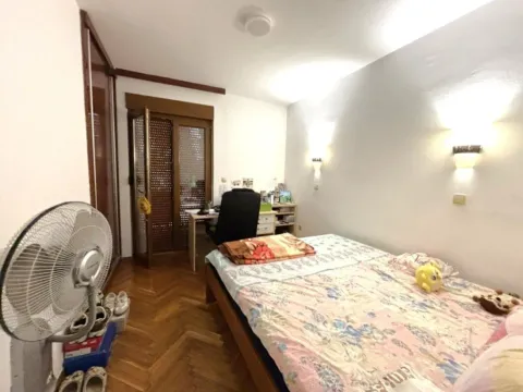 Sale, five bedroom apartment, 180m², Stari Aerodrom, Podgorica - image 7