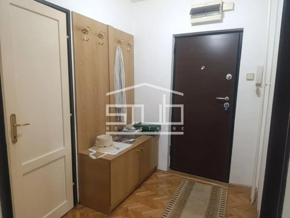 Prodaja, četvorosoban stan, 90m², Cerak, Beograd