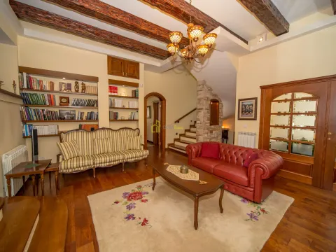 Sale, house, 168m², Cetinje, Crna Gora - image 32