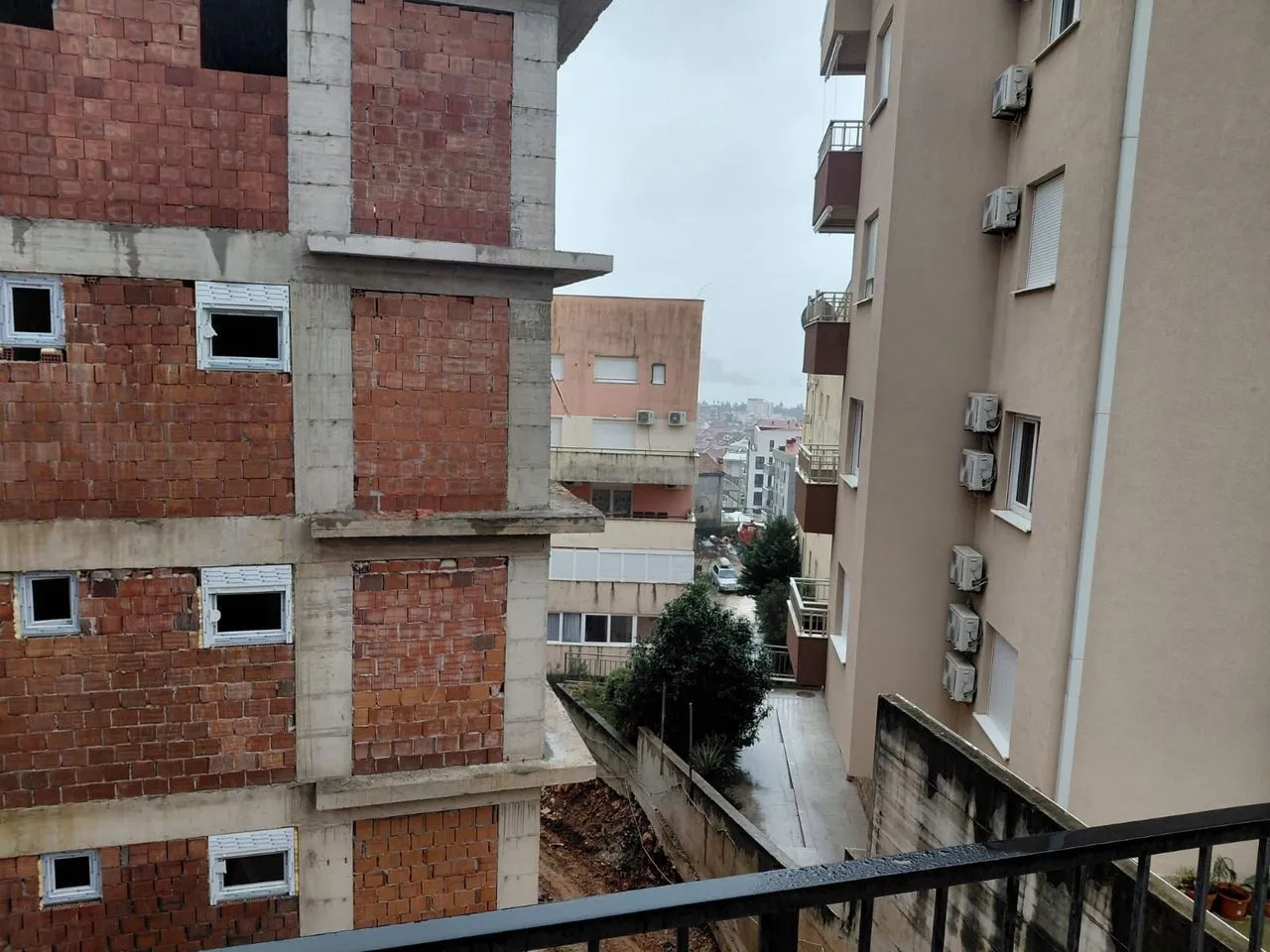 Prodaja, dvosoban stan, 63m², Lazi, Budva