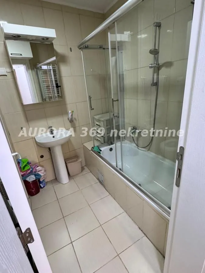 Izdavanje, dvosoban stan, 52m², Podbara, Novi Sad Sve Podlokacije
