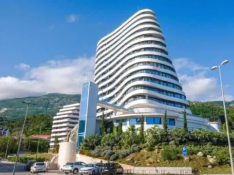 Prodaja, trosoban stan, 117m², Centar, Budva