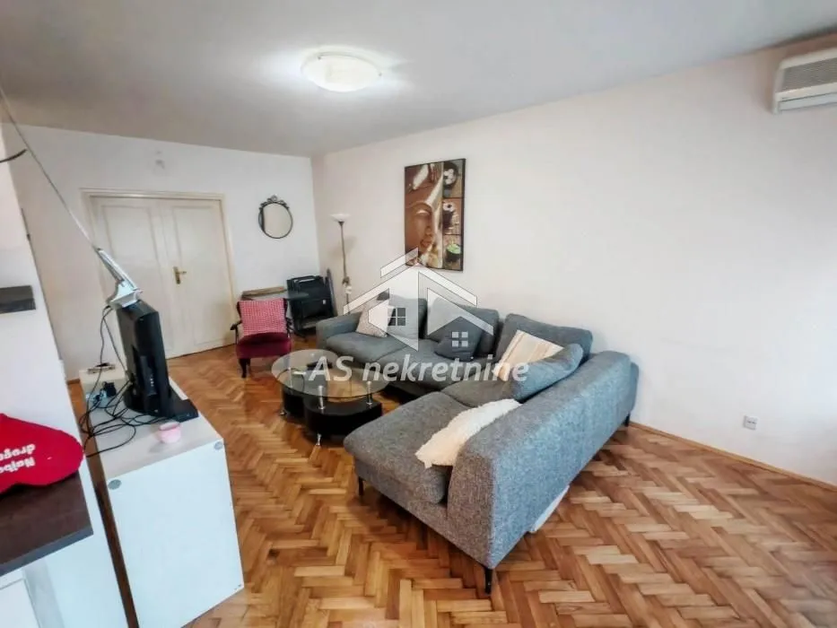 Rent, three bedroom apartment, 73m², Kalenić Pijaca, Vračar Sve Podlokacije