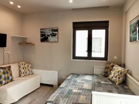 Prodaja, garsonjera, 26m², Centar, Tivat - image 11