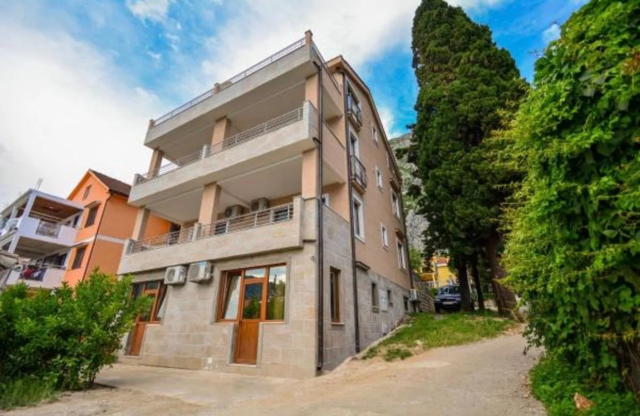 Rent, office space, 150m², Dobrota, Kotor