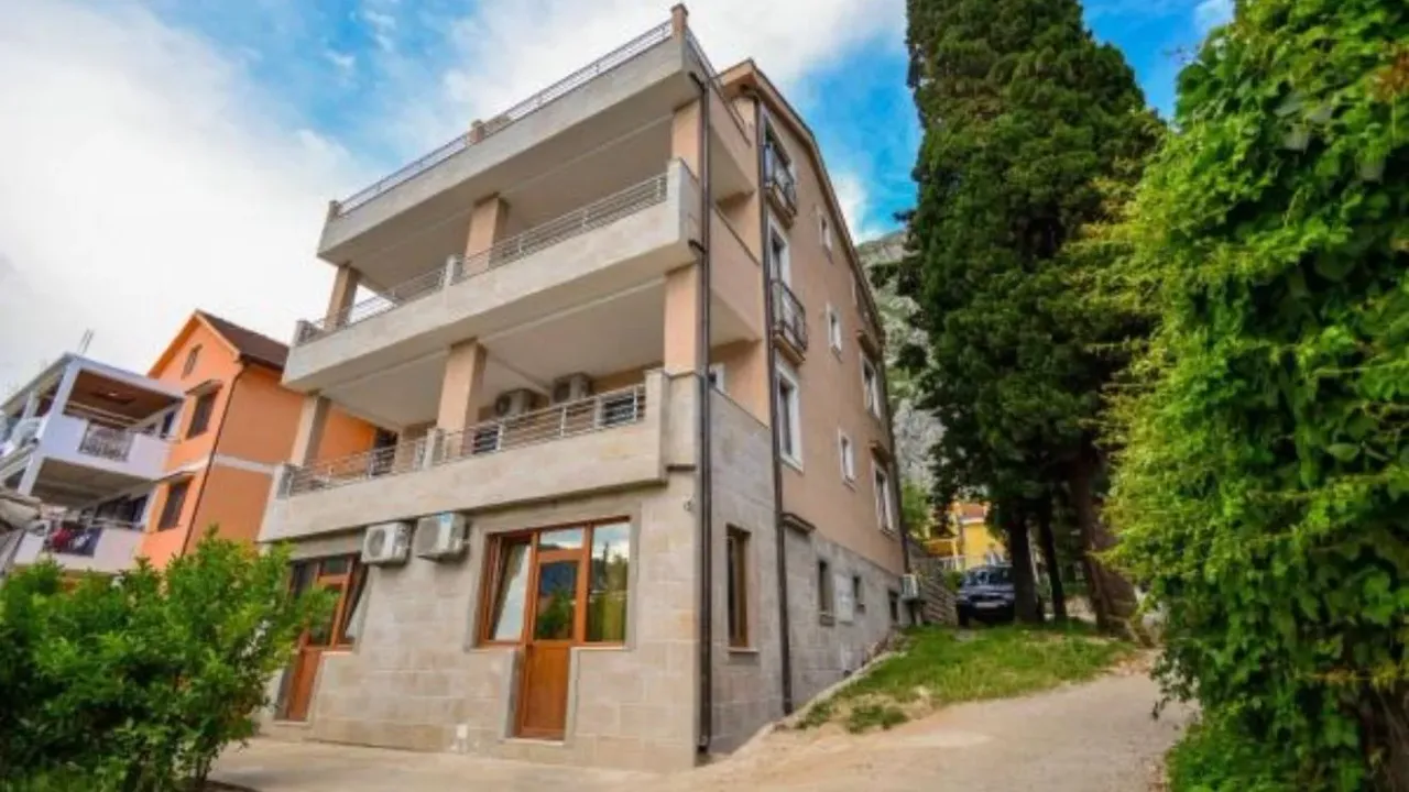 Rent, office space, 150m², Dobrota, Kotor