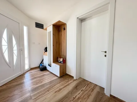 Rent, house, 170m², Zagorič, Podgorica - image 18