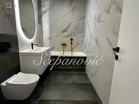 Prodaja, četvorosoban stan, 110m², Centar, Novi Sad - image 9