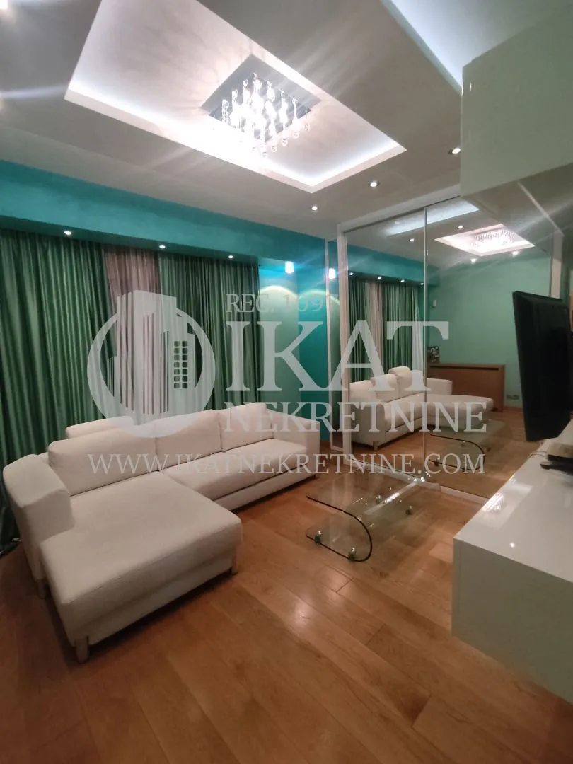 Izdavanje, kuća, 242m², Banovo Brdo, Beograd