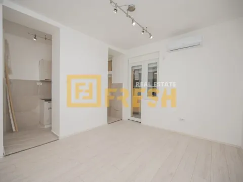 Izdavanje, poslovni prostor, 57m², Centar, Podgorica - image 4