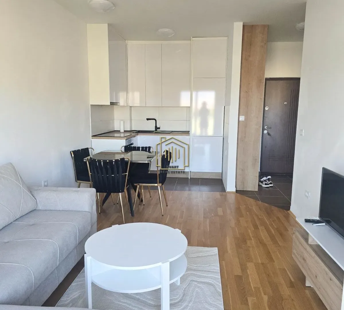 Izdavanje, jednosoban stan, 43m², Stari Aerodrom, Podgorica