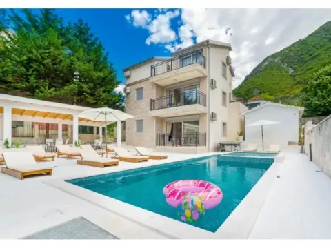 Prodaja, kuća, 240m², Stoliv, Kotor - image 1