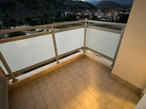Izdavanje, dvosoban stan, 64m², City Kej, Podgorica - image 8