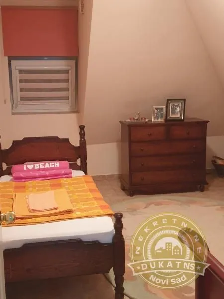 Prodaja, kuća, 420m², Kać, Novi Sad Sve Podlokacije