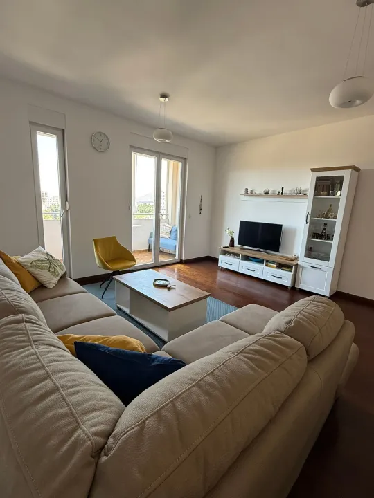 Rent, one bedroom apartment, 73m², Centar, Bar