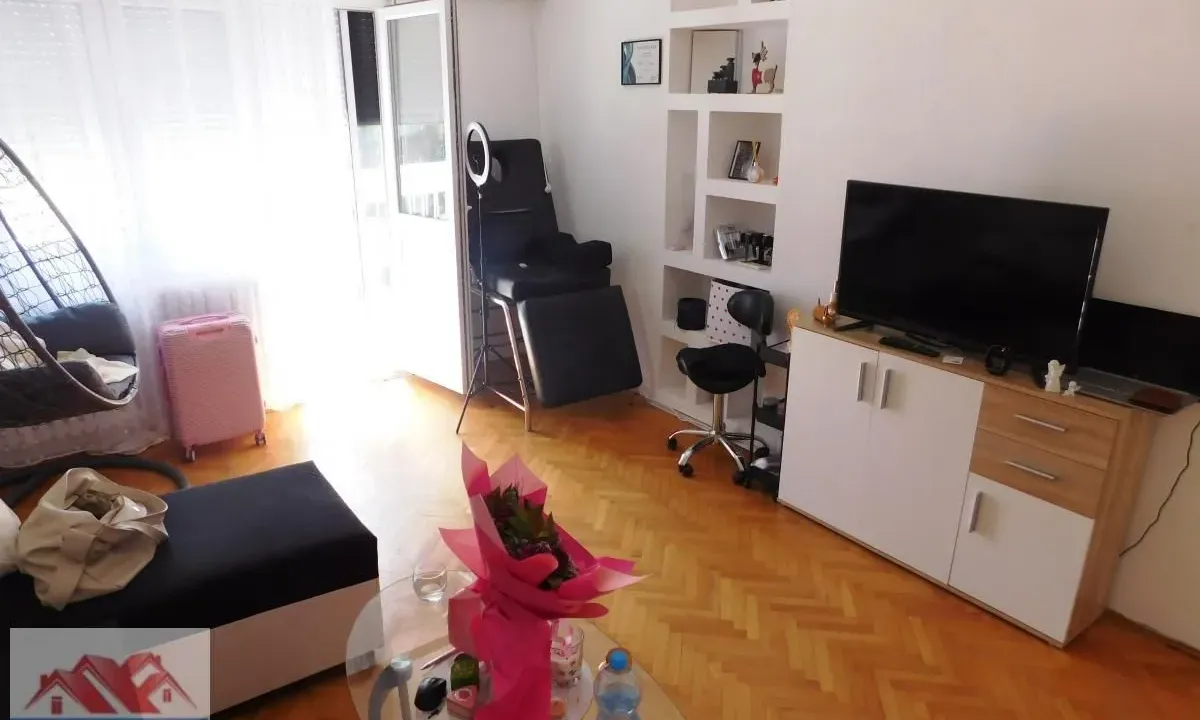Izdavanje, dvosoban stan, 51m², Aerodrom, Kragujevac
