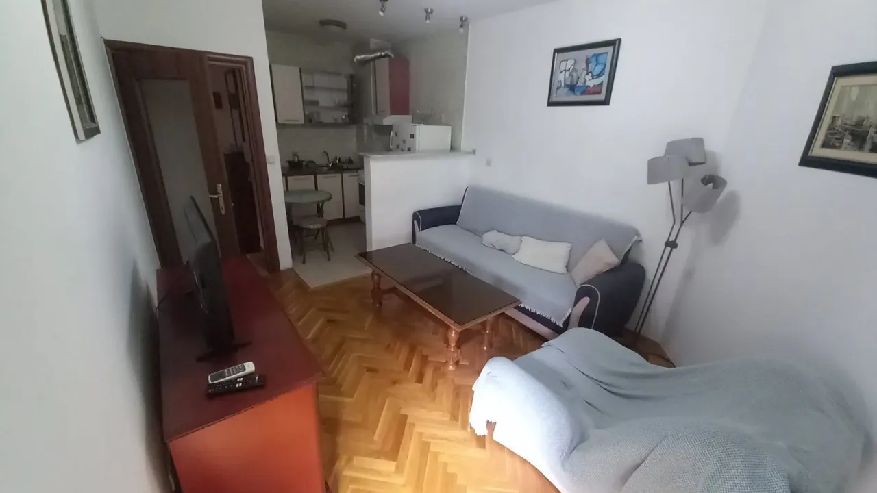 Izdavanje, jednosoban stan, 33m², Blok 9, Podgorica