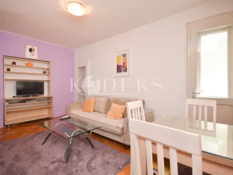 Izdavanje, jednosoban stan, 37m², Blok 7, Podgorica