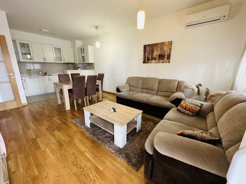 Izdavanje, dvosoban stan, 80m², City Kvart, Podgorica
