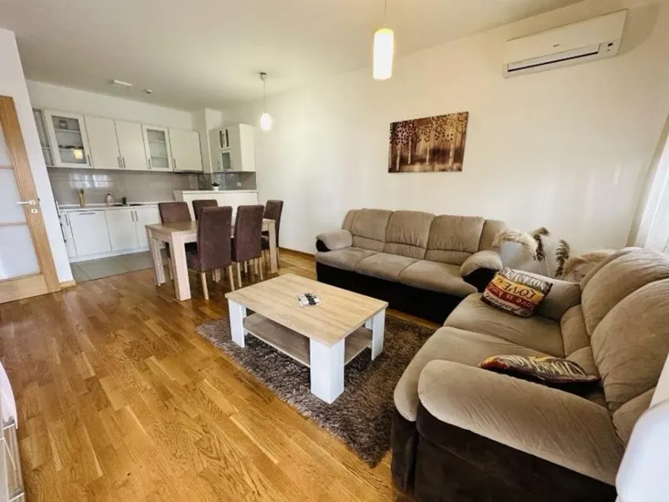 Izdavanje, dvosoban stan, 80m², City Kvart, Podgorica