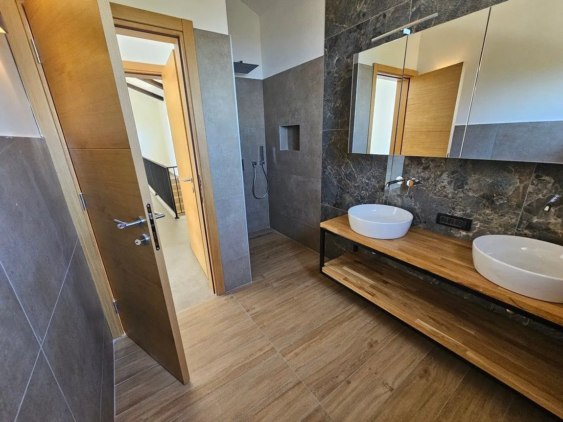 Sale, house, 430m², Blizikuće, Budva