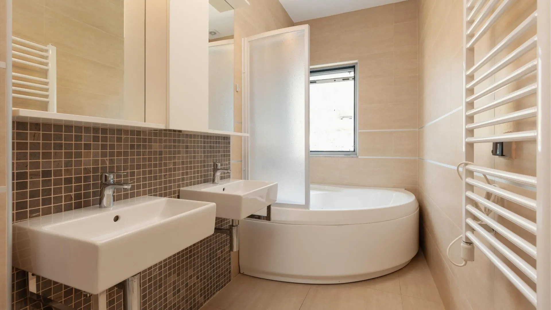 Prodaja, dvosoban stan, 84m², Dobrota, Kotor