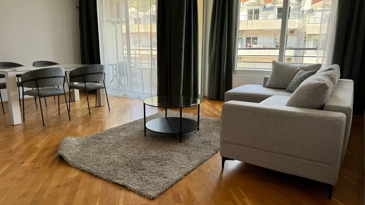 Izdavanje, jednosoban stan, 60m², Budva, Crna Gora