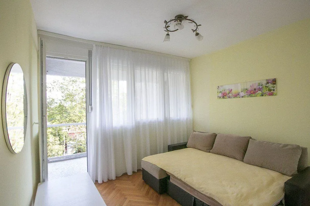 Izdavanje, dvosoban stan, 85m², Centar, Podgorica