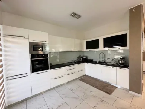 Sale, house, 310m², Karaburško Polje, Podgorica - image 8