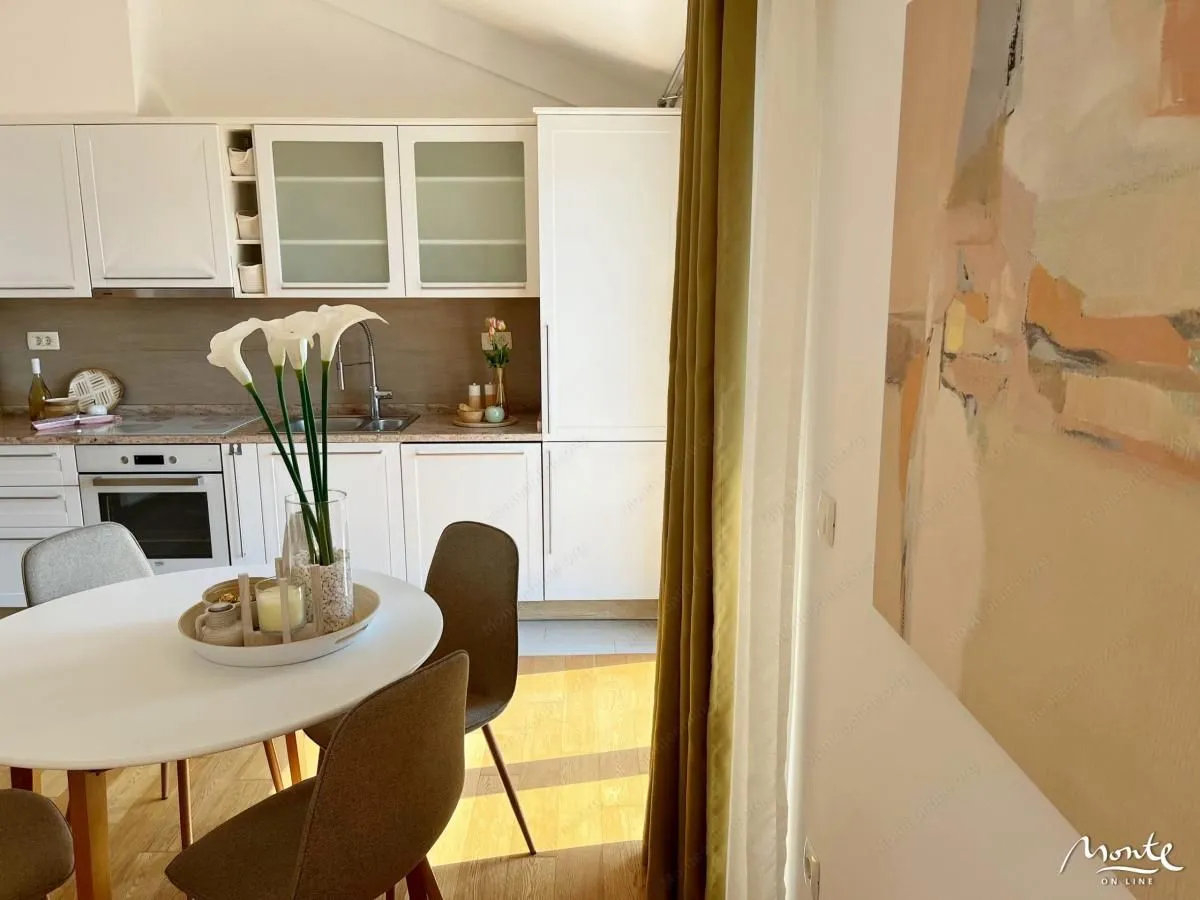 Prodaja, trosoban stan, 99m², Tivat, Crna Gora