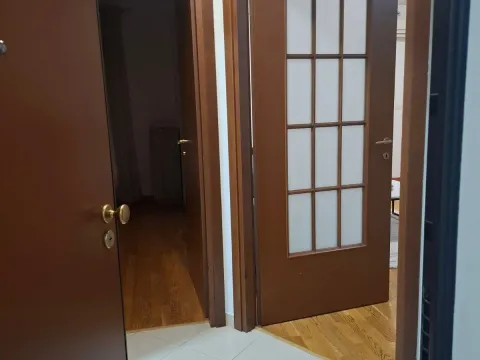 Izdavanje, jednosoban stan, 55m², City Kvart, Podgorica - image 2