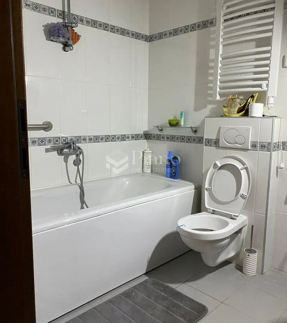 Izdavanje, dvosoban stan, 69m², City Kvart, Podgorica
