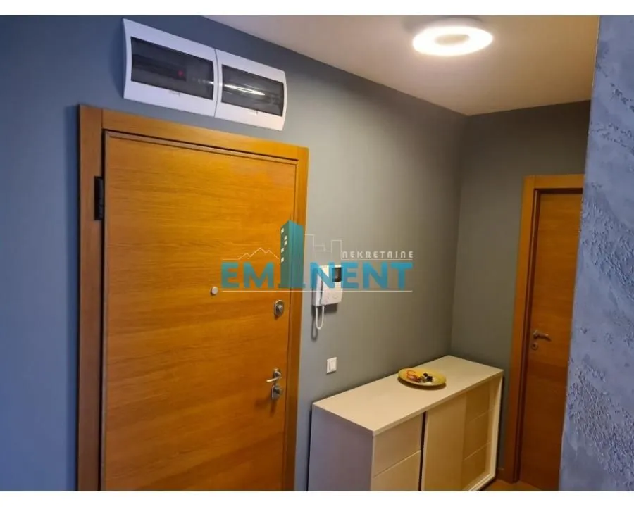 Izdavanje, trosoban stan, 82m², Slavija, Vračar Sve Podlokacije