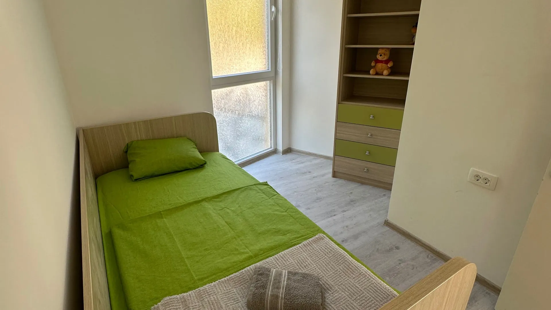 Izdavanje, trosoban stan, 100m², Kavač, Kotor