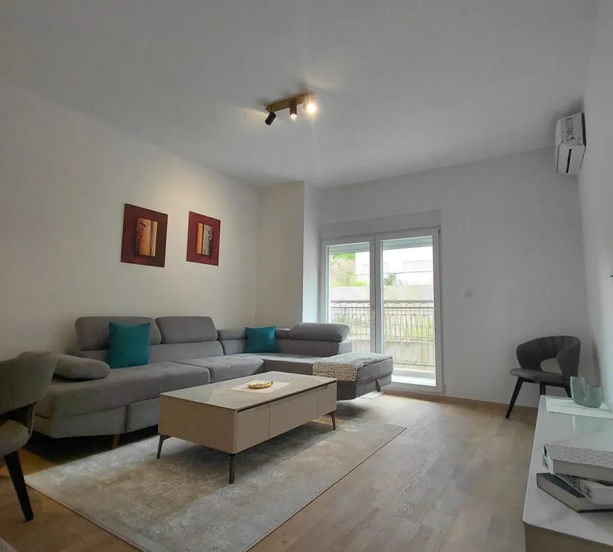 Prodaja, dvosoban stan, 68m², Momišići, Podgorica