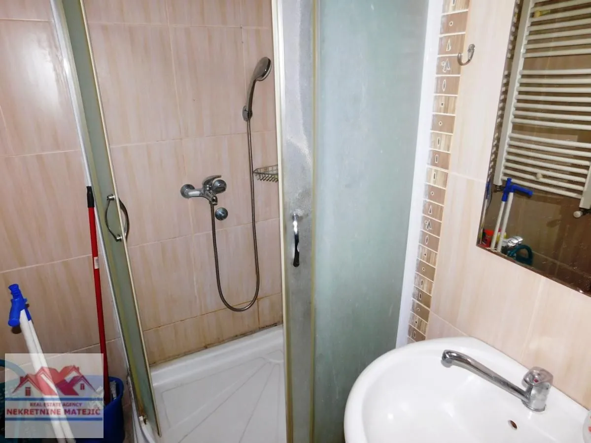 Izdavanje, jednosoban stan, 45m², Veliki park, Kragujevac