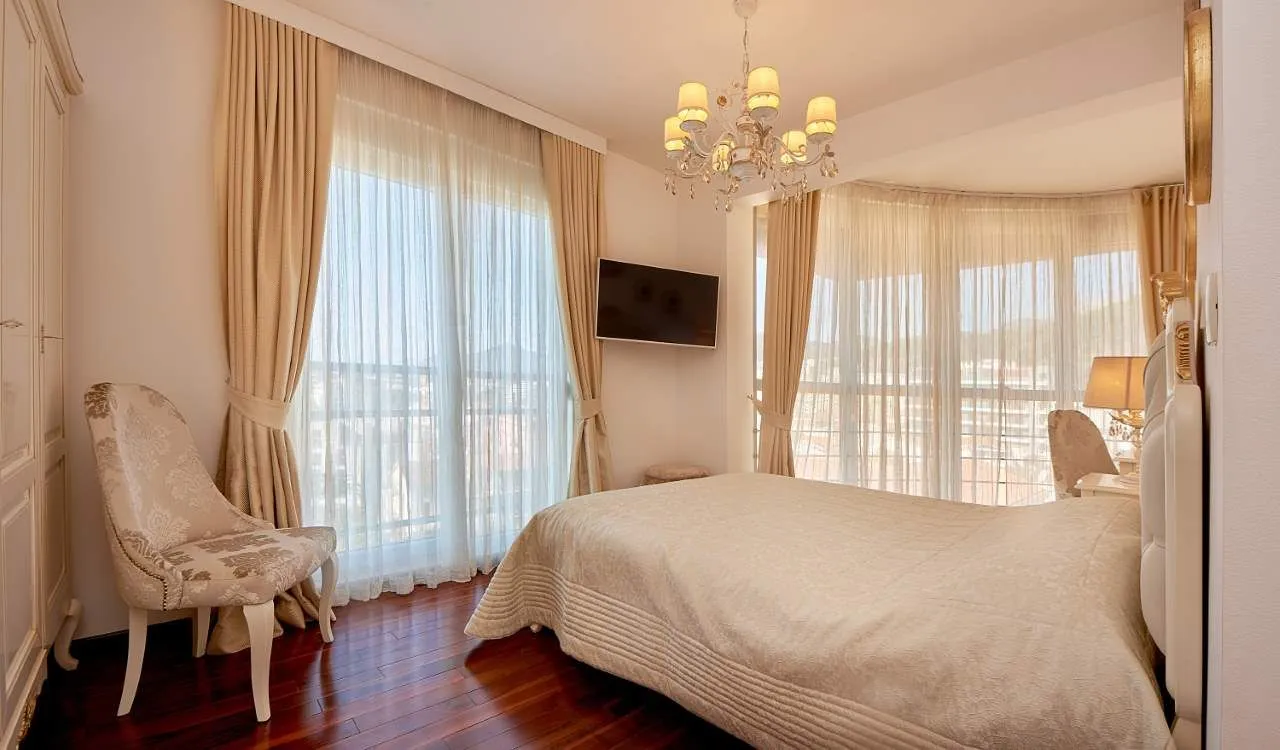 Prodaja, trosoban stan, 150m², Bečići, Budva