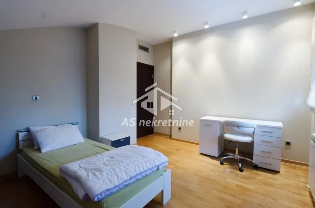 Izdavanje, stan, 160m², Crveni Krst, Beograd