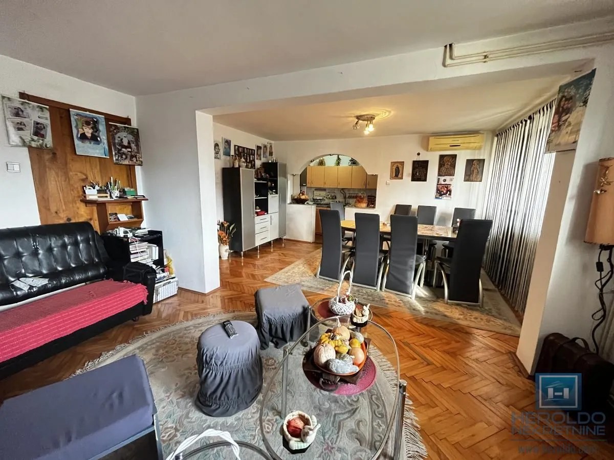 Prodaja, kuća, 218m², Budžino brdo, Jagodina