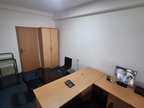 Rent, office space, 110m², Stari Aerodrom, Podgorica - image 9