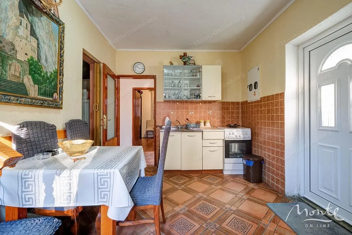 Prodaja, kuća, 219m², Dobrota, Kotor
