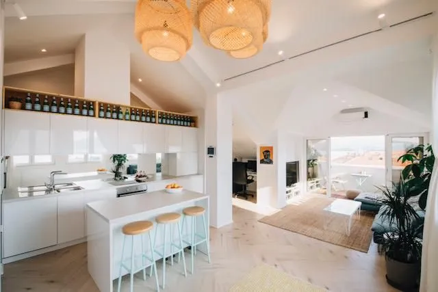 Prodaja, dvosoban stan, 93m², Centar, Tivat