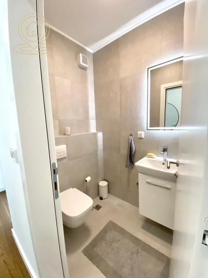Izdavanje, trosoban stan, 75m², Medijana, Niš