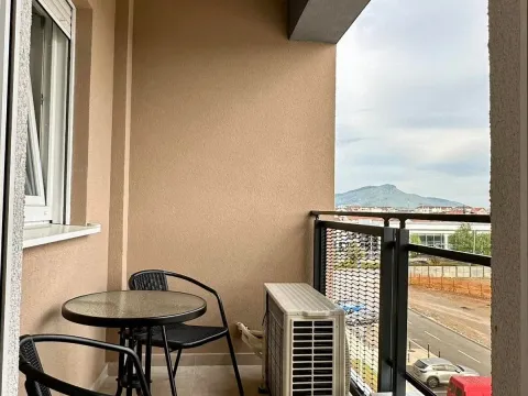 Izdavanje, dvosoban stan, 47m², Stari Aerodrom, Podgorica - image 9