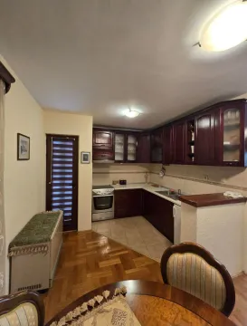 Izdavanje, jednosoban stan, 65m², Tološi, Podgorica - image 6